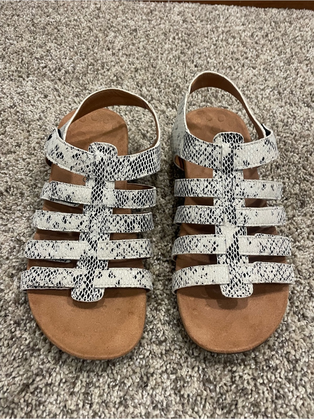 Vionic Harissa snake skin sandals size 9.5 like new
